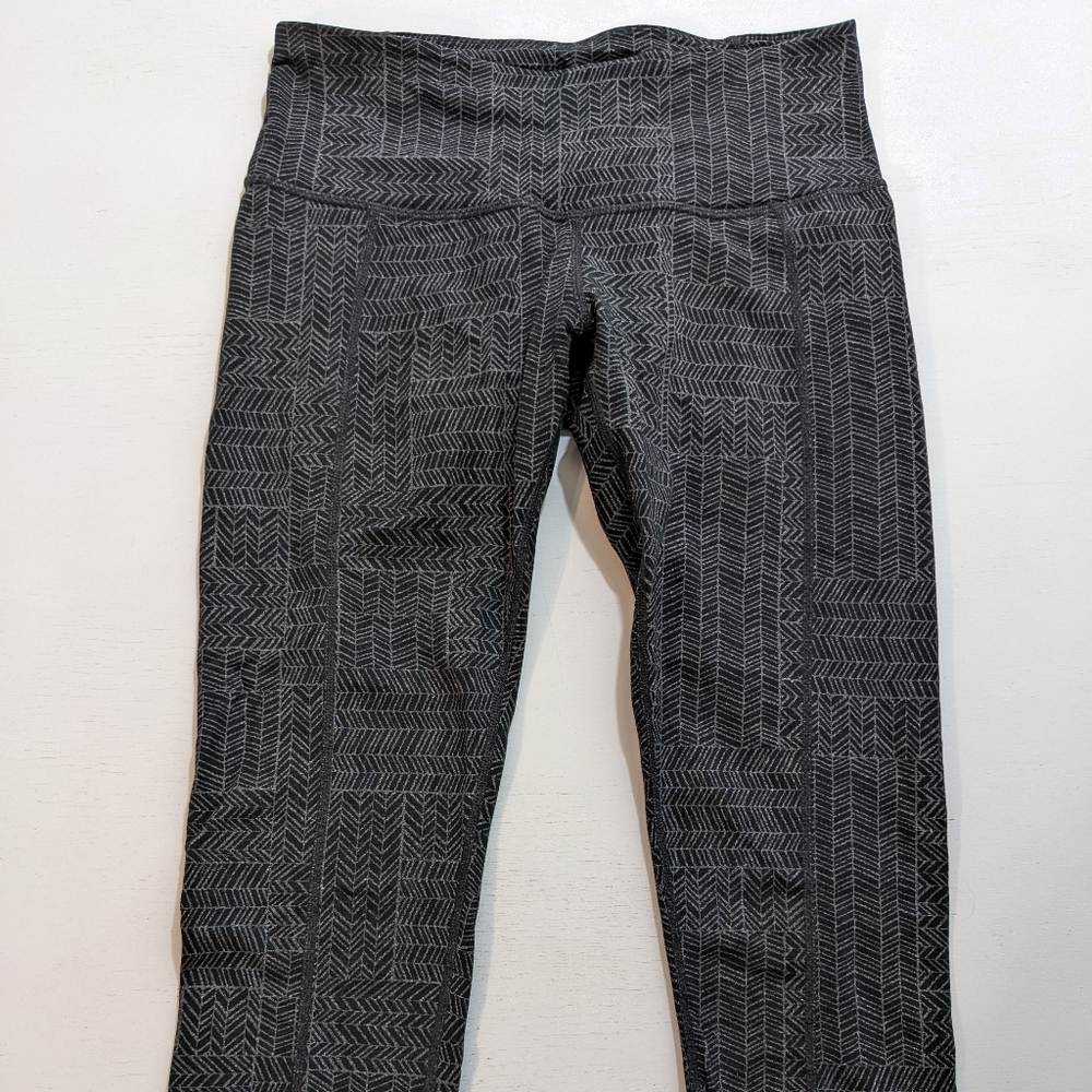 Prana Womens Cropped Yoga Pants Athletic Workout Size Small Black & Gray.